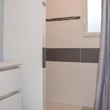 3 Bedroom Beautiful In Matignon